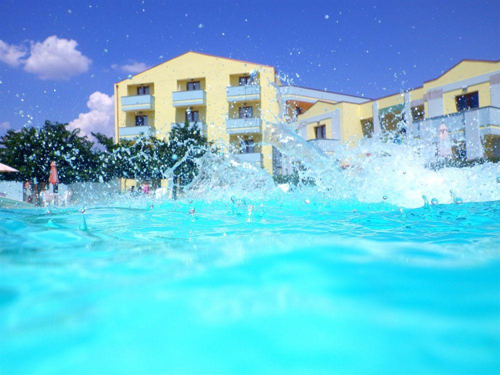 Resort Isola Rossa Боса Экстерьер фото